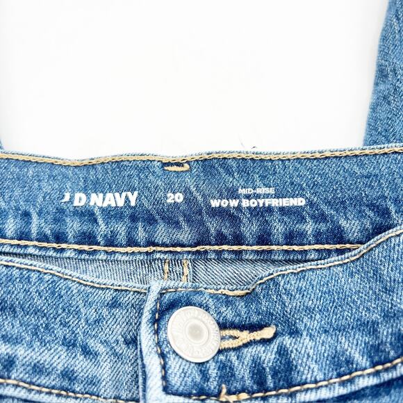 Old Navy Mid Rise Wow Boyfriend Jeans 20 - Picture 4 of 4